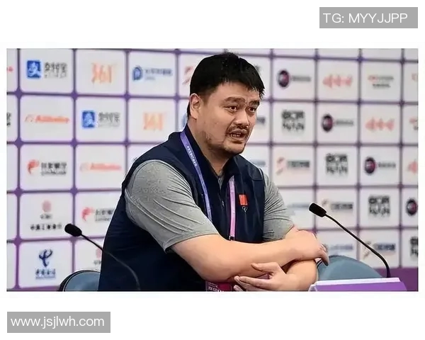 姚明巴洛携手共创篮球传奇展现体育精神与友谊的力量 姚明巴洛携手共创篮球传奇展现体育精神与友谊的力量